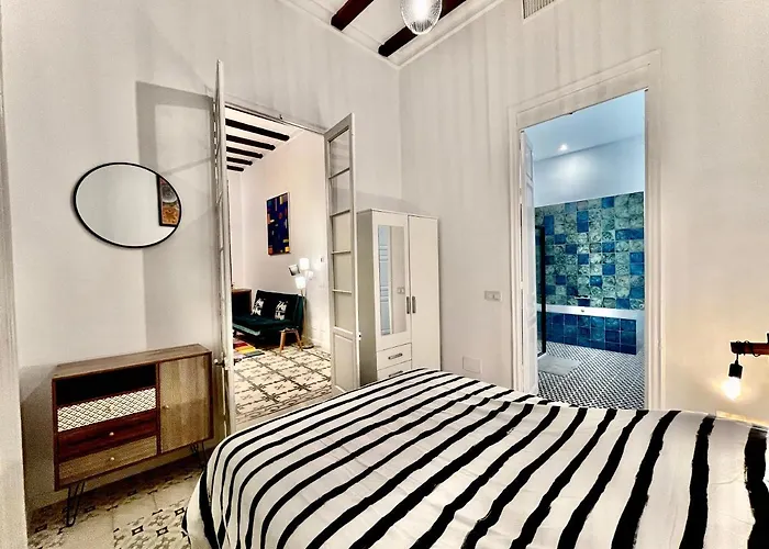 Picasso\'S Deluxe Puerta Verde